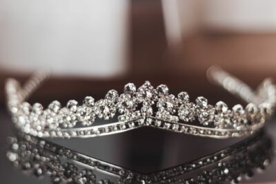 Bijoux volés du Louvre : un an après, l’histoire des joyaux toujours disparus